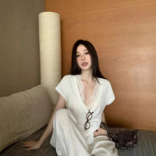 薄款白色深v领短袖T恤女夏季修身显瘦叠穿辣妹中长款小众百搭上衣