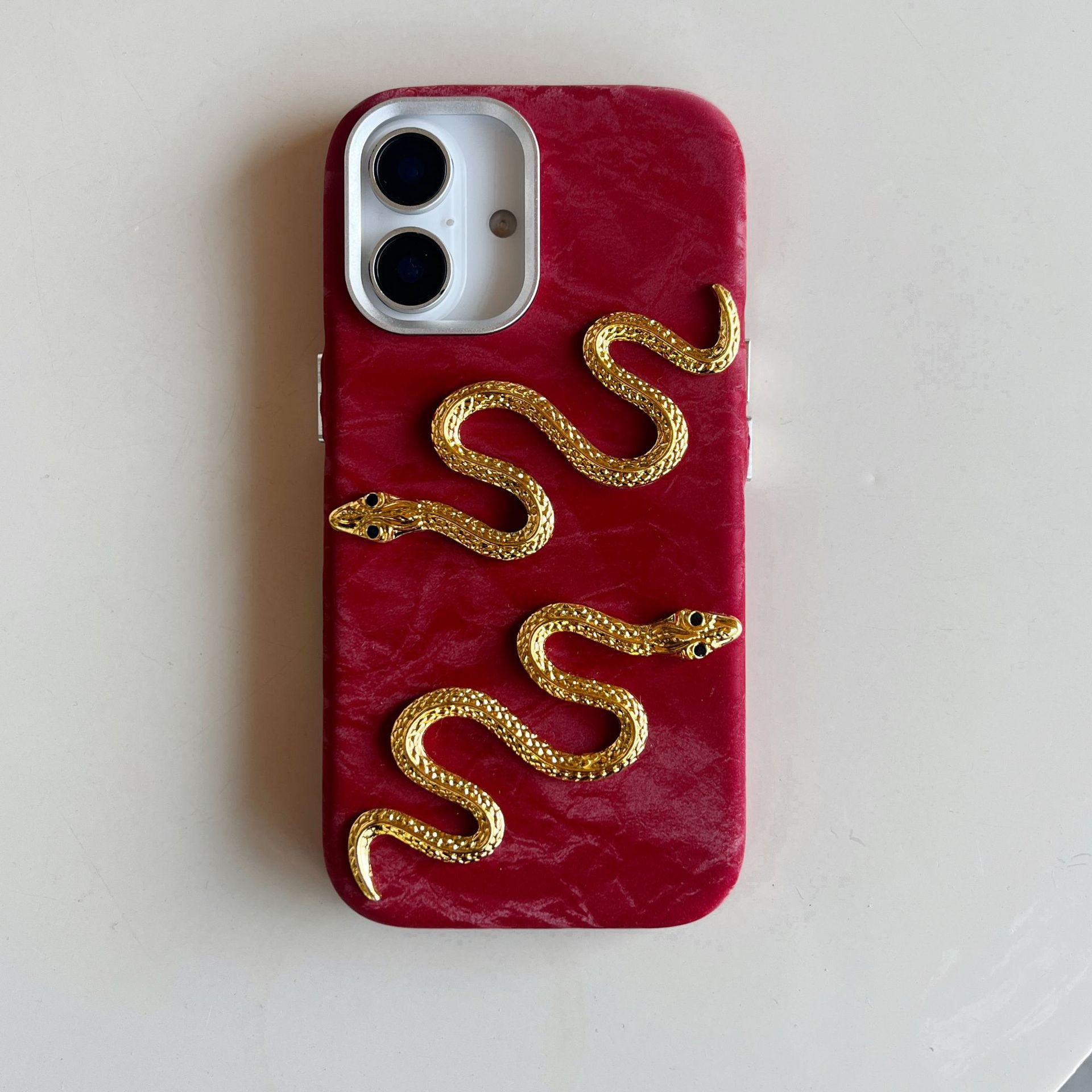 Serpiente dorada tridimensional de nicho personalizada para Apple 16promax año nuevo caja roja para teléfono móvil 14/15pro retro 13