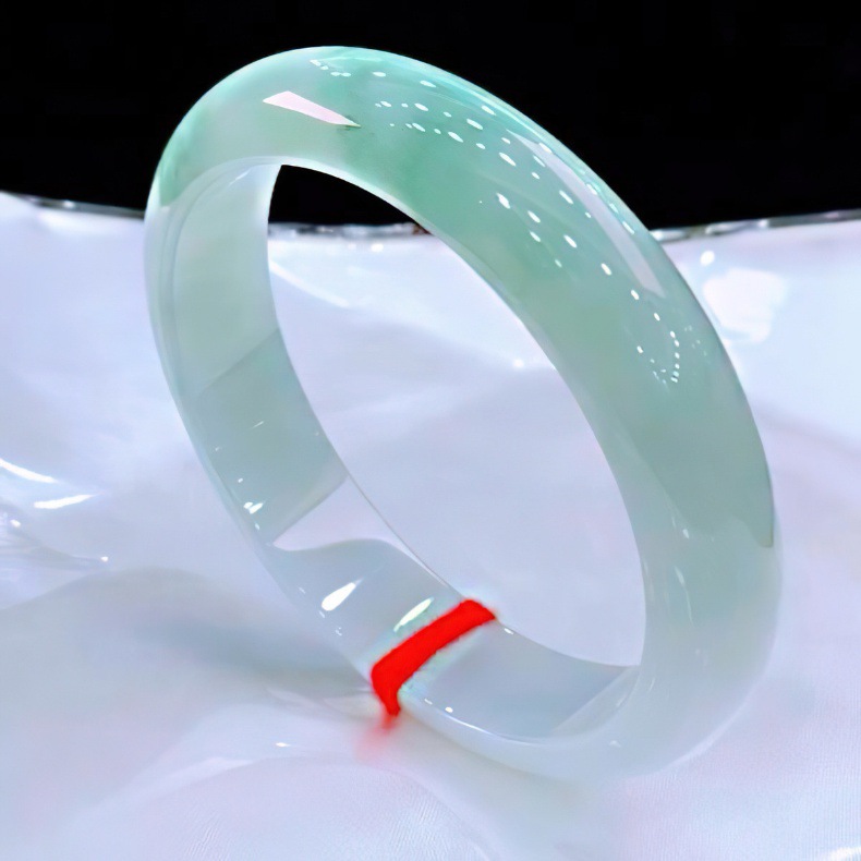 Vòng tay ngọc bích tự nhiên Myanmar cấp 5A cao cấp, màu xanh nhạt trong suốt, đường kính trong 52–64 mm chi tiết 3