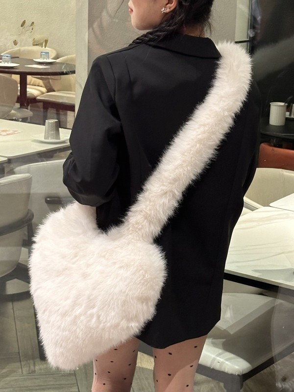 欧美跨境斜挎爱心包仿狐狸皮草毛绒包Heart Shaped Shoulder Bag|undefined
