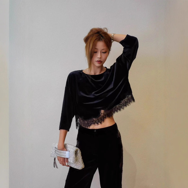Ba24 New Autumn and Winter Velvet Black Round Neck Lace Three-Quarter Sleeve Shirt Women's Commuter French Style