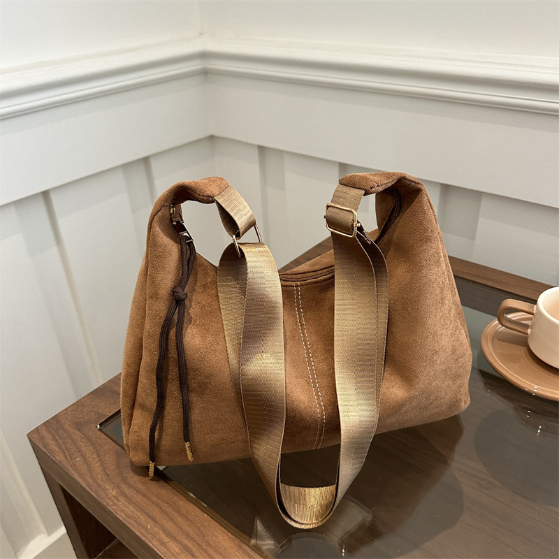 Bolso de mujer otoño y invierno 2024 nuevo estilo retro nicho tendencia brazo bolso universal bolso de hombro diario