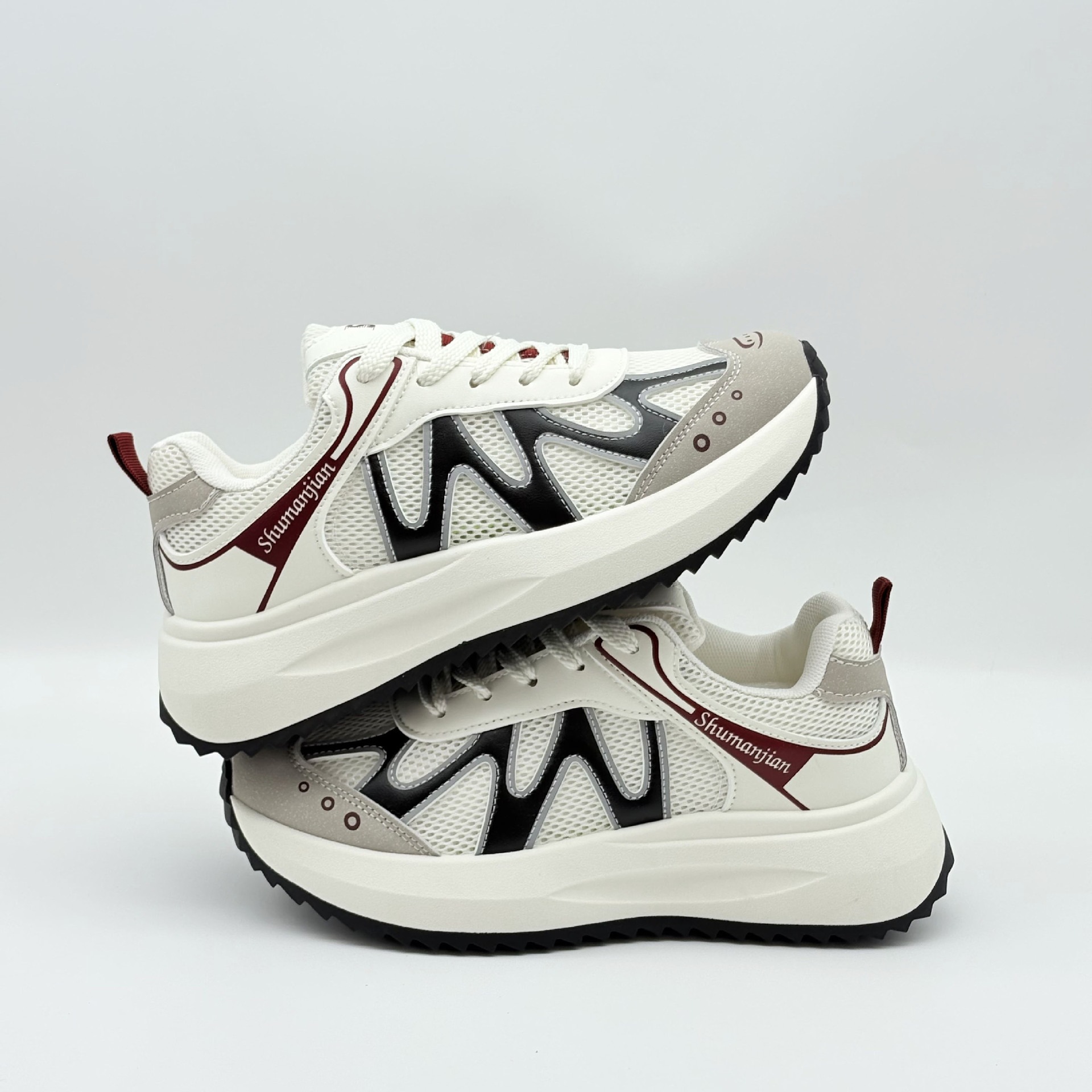 Zapatos de entrenamiento transpirables de malla gruesa para mujeres 2026 nuevos zapatos de montaña casuales super caliente primavera-verano zapatos deportivos turísticos