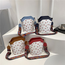 2025С�����ҕr�а���Ů�¿������Ҹ�°�С�����ٴ�б���