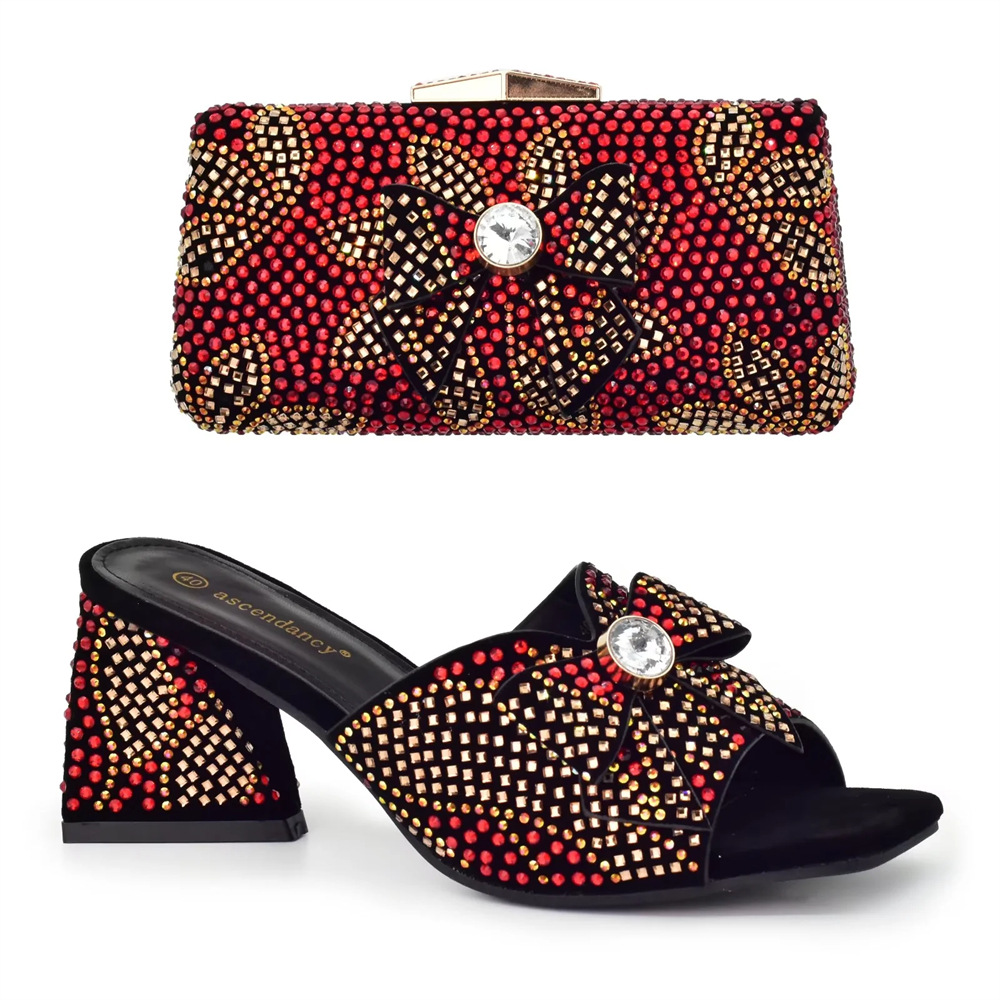 Vintage strasszokkal díszített női magassarkú cipő hozzáillő clutch stílusú vacsorához való öltönnyel_voghion.com