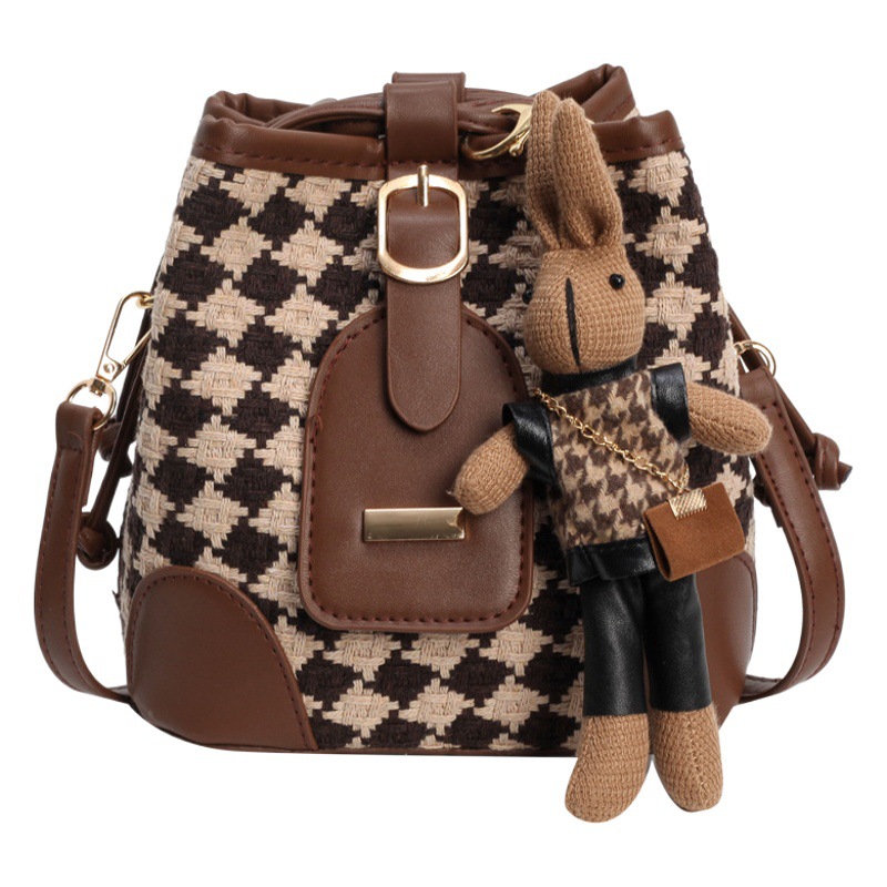 Nicho de diseño retro bolsa de rombo bolso de las mujeres 2023 nuevo de alto grado sentong Qin bolsa de mensajero bolso de cubo de moda todo fósforo