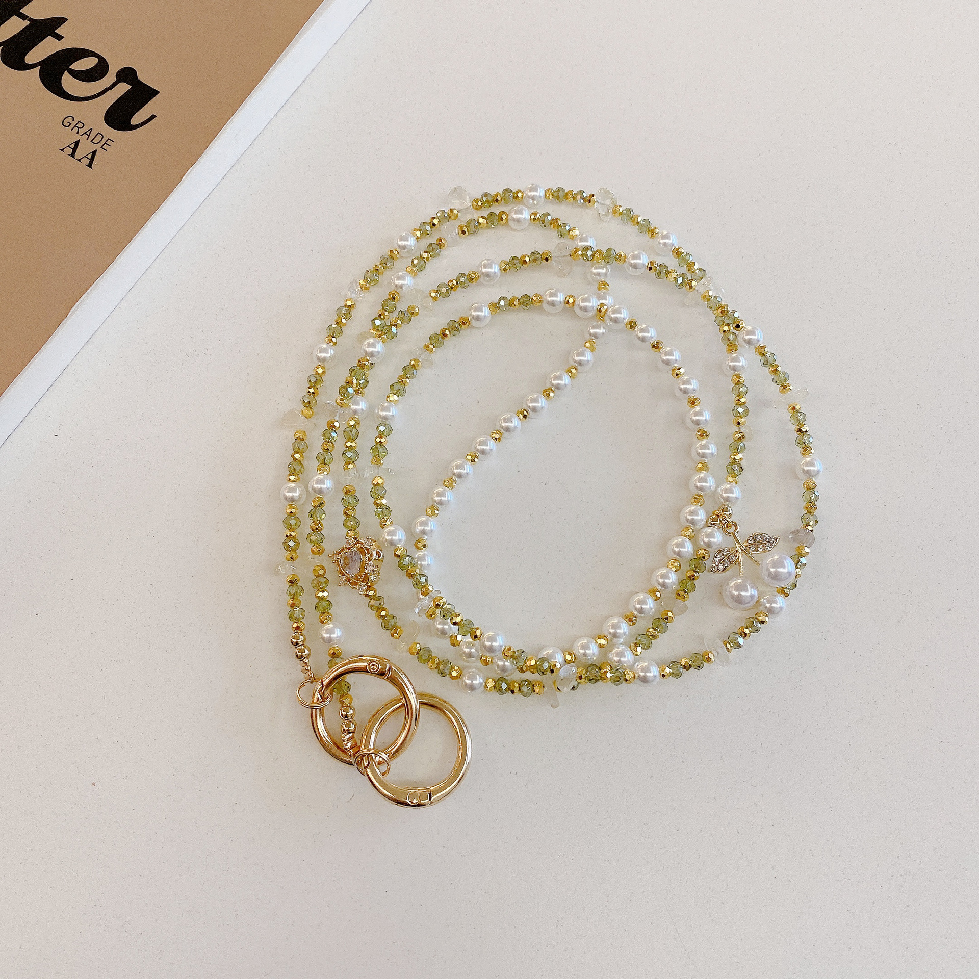 Boutique hecho a mano de alta gama para teléfono móvil cadena larga de cereza pequeña verde oliva cordón de teléfono móvil de moda colgante de mensajero largo