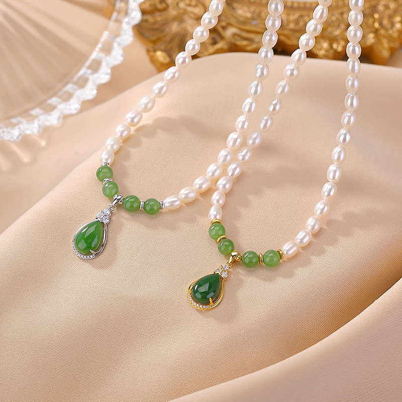 Vòng cổ bạc S925 mạ vàng đính ngọc trai nước ngọt và ngọc Hetian Jasper hình giọt nước — Mẫu bạc