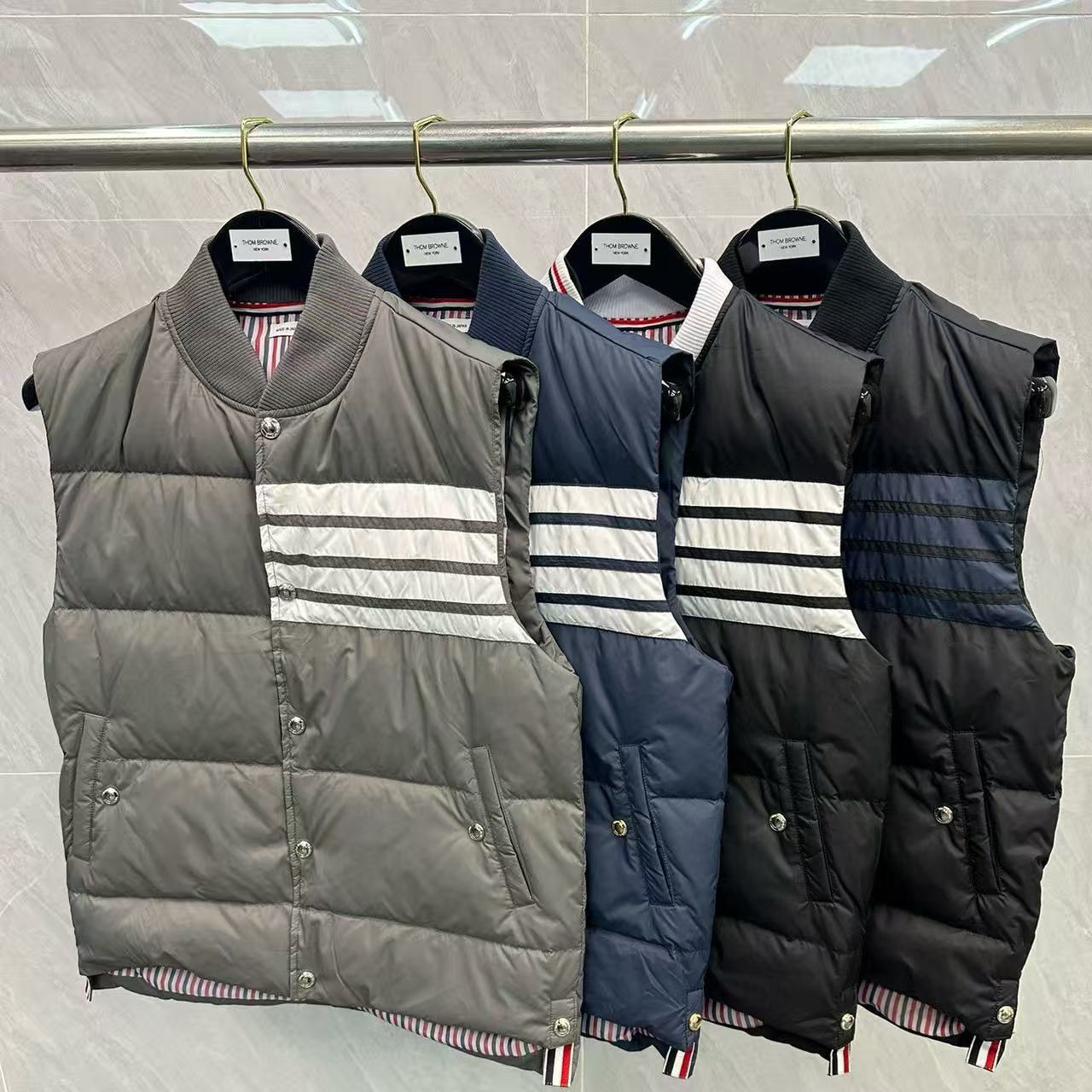 Factory direct sales, classic style down vest with four stripes on the chest and stand-up collar, casual and versatile, unisex sleeveless jacket.