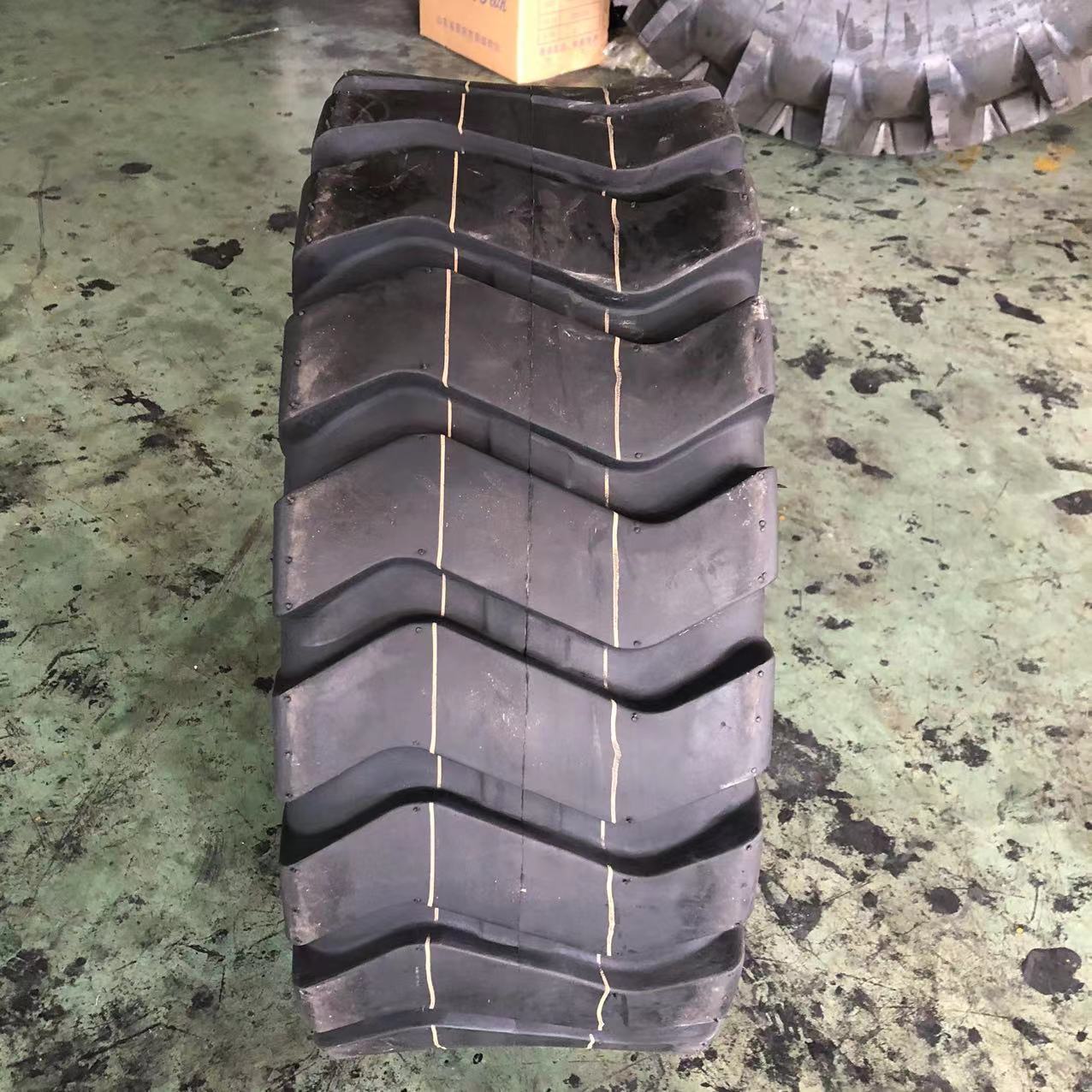 小型装载机E-3 L-5 825-16 14/90-16 轮胎20.5/70-16 16/70-20