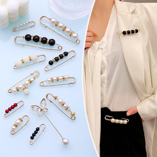 The trouser waistband is changed to a small pin to fix the clothes clip, waist tightening artifact brooch, trouser waist is tightened and adjusted to prevent exposure buckle