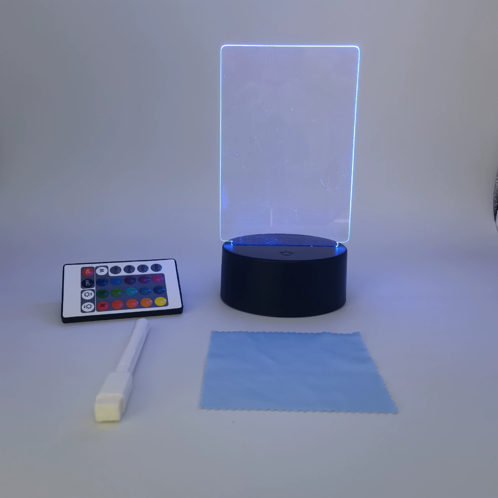 3D ночная лампа с пультом дистанционного управления, USB 4W, акриловая панель и база ABS, черная или белая