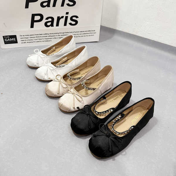Invisible ballet shoes with rhinestones with bow low-cut made of…