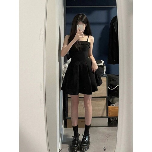 Summer New French Black Strappy Puffed Dress, Audrey Hepburn Style, Elegant and Slimming, Little Black Dress for Girls and Boys