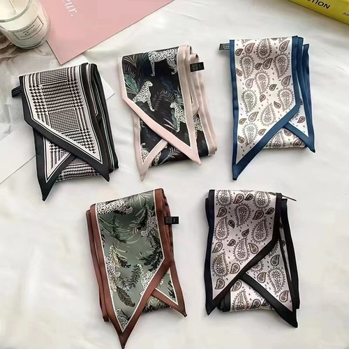 Spring and summer new retro printed silk scarf, high-value thin narrow long strip hair tie, versatile bandana for shirt small neckerchief