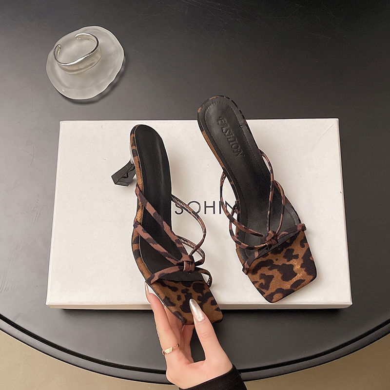 Qadın leopard çapı stiletto sandalet, kvadrat burun, yüksək daban