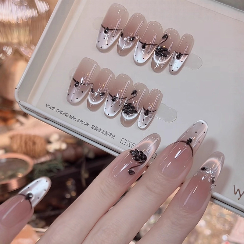 [Black Swan] New Pure Handmade Wearable Nails, Accessible Luxury Black Zircon Cat's Eye High-End Whitening Pure Handmade Nail Polish