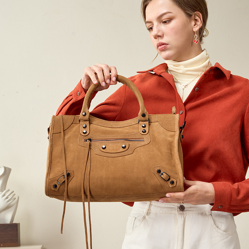Wow, Zippered Genuine Leather High-End Commuter Handbag for Office Workers, Large Capacity American Retro Tote Motorcycle Bag