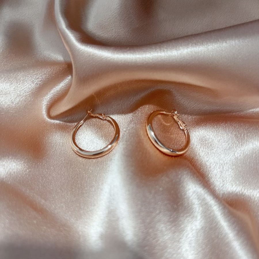 Amazon moda popular cobre plateado 18K oro hueco brillante pendientes creativo europeo y americano exagerado Comercio exterior pendientes al por mayor