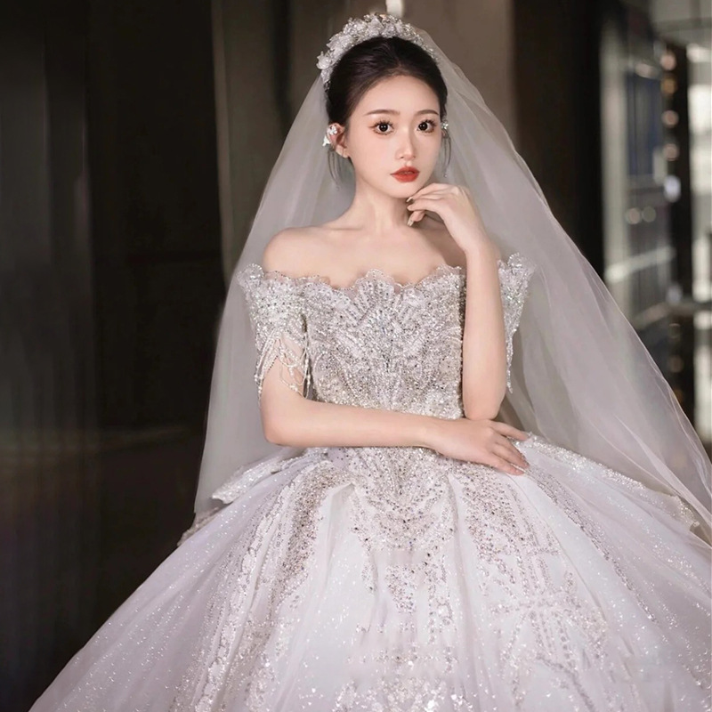Francia vestido de novia principal 2026 nuevo vestido de novia principal textura alta una palabra hombro industria pesada gran tamaño pequeño D112