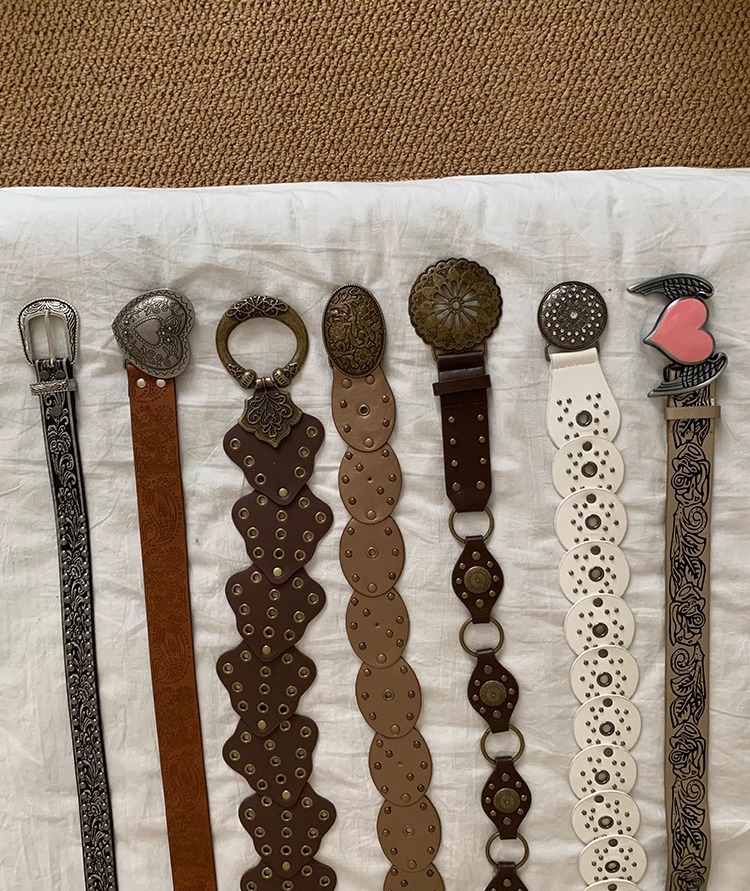 Nouvelle ceinture à rivets pour femmes, édition coréenne, décontractée, cent paires d'accessoires pour jeans, ceinture fine personnalisée haut de gamme punk_voghion.com
