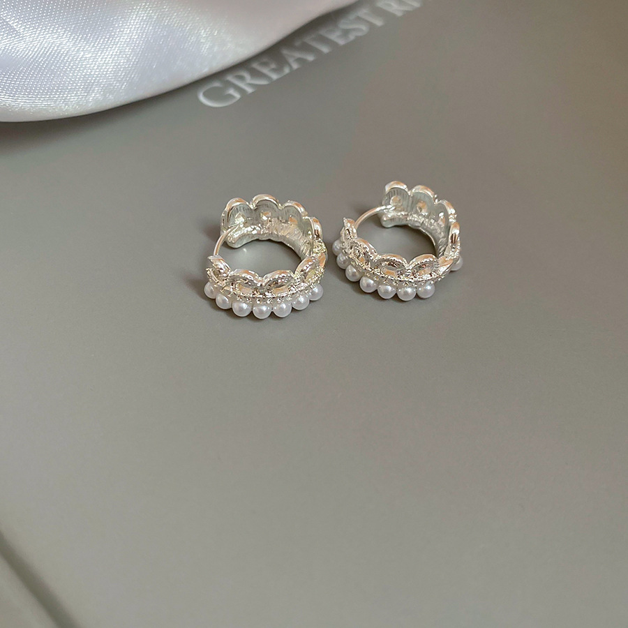 Corona encaje perla hebilla de oreja elegante francés aretes de lujo ligero pendiente de alta calidad sentido del diseño nicho