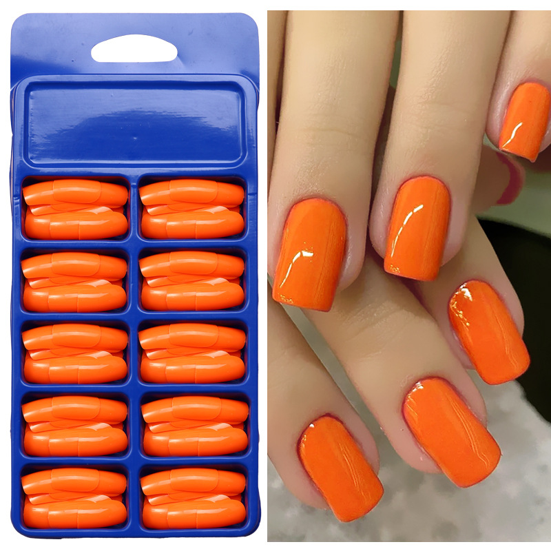 120 piezas de uñas falsas de color sólido desnudas cuadradas cortas desmontables de uñas en una caja azul