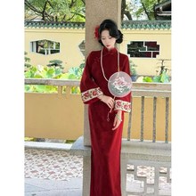 原创自制复古新中式红色订婚刺绣旗袍 红墙蝴蝶倒大袖修身连衣裙