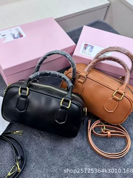 Korean-style niche fashion bowling bag with flexible and comfortable shoulder straps, retro crossbody tote small square bag, new style