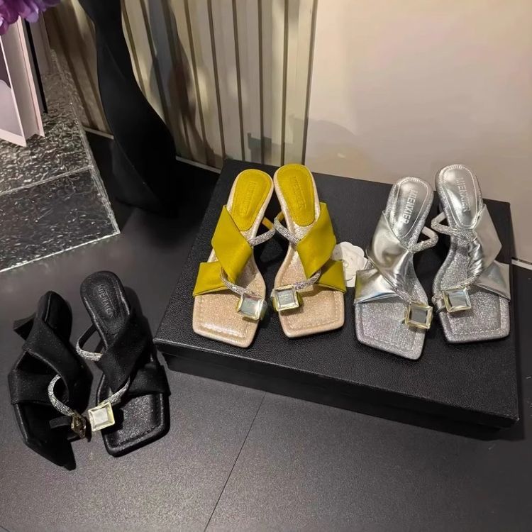 Square-toed Rhinestone Thong-toe Chunky Heel Slippers For Women_voghion.com