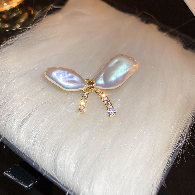 Vintage Enamel Horse Brooch for the Zodiac Year, Retro High-End Suit Pin, Fashionable Versatile Accessory for Women