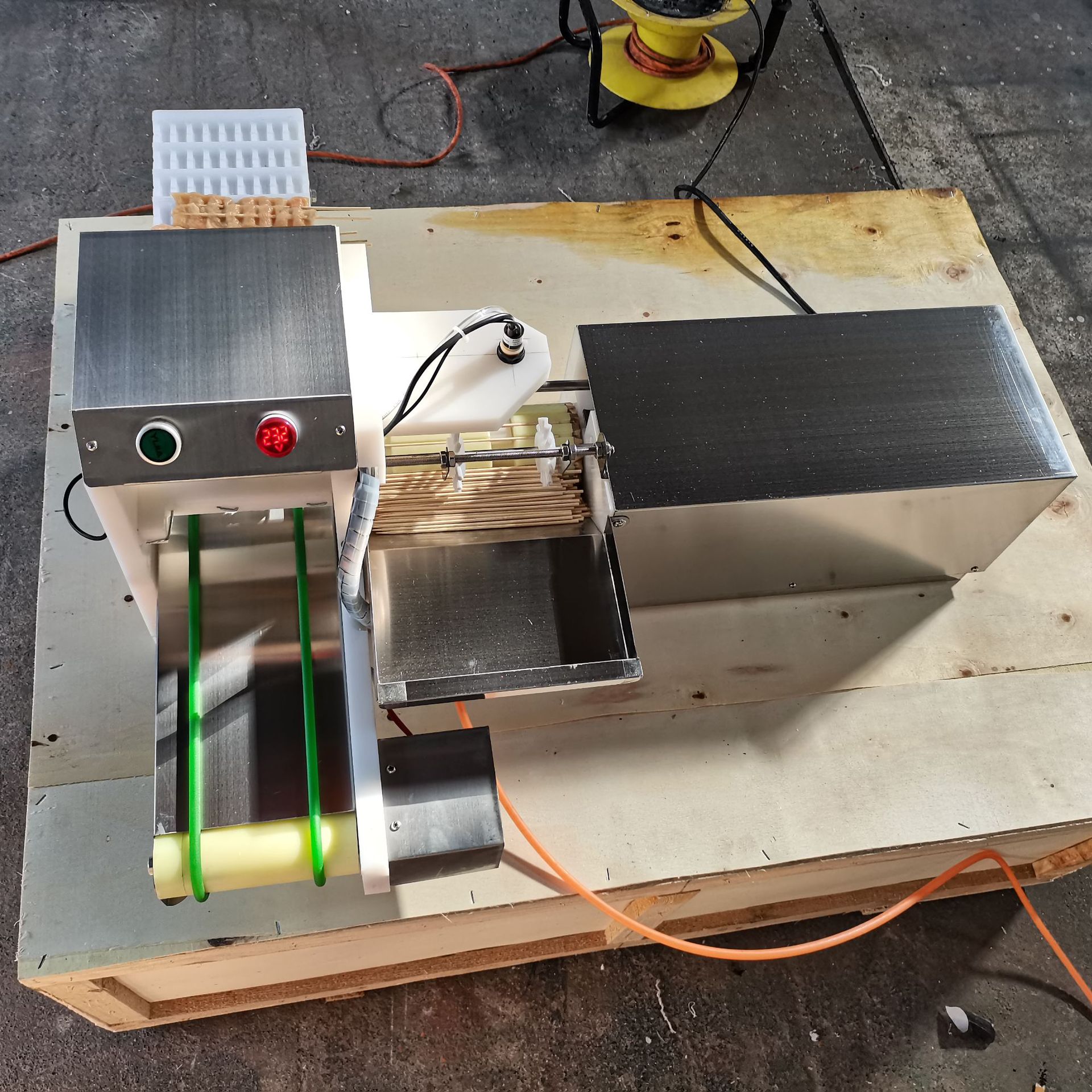 长期供应穿串机器/手动自动穿串机设备/商用穿串机穿羊肉串机