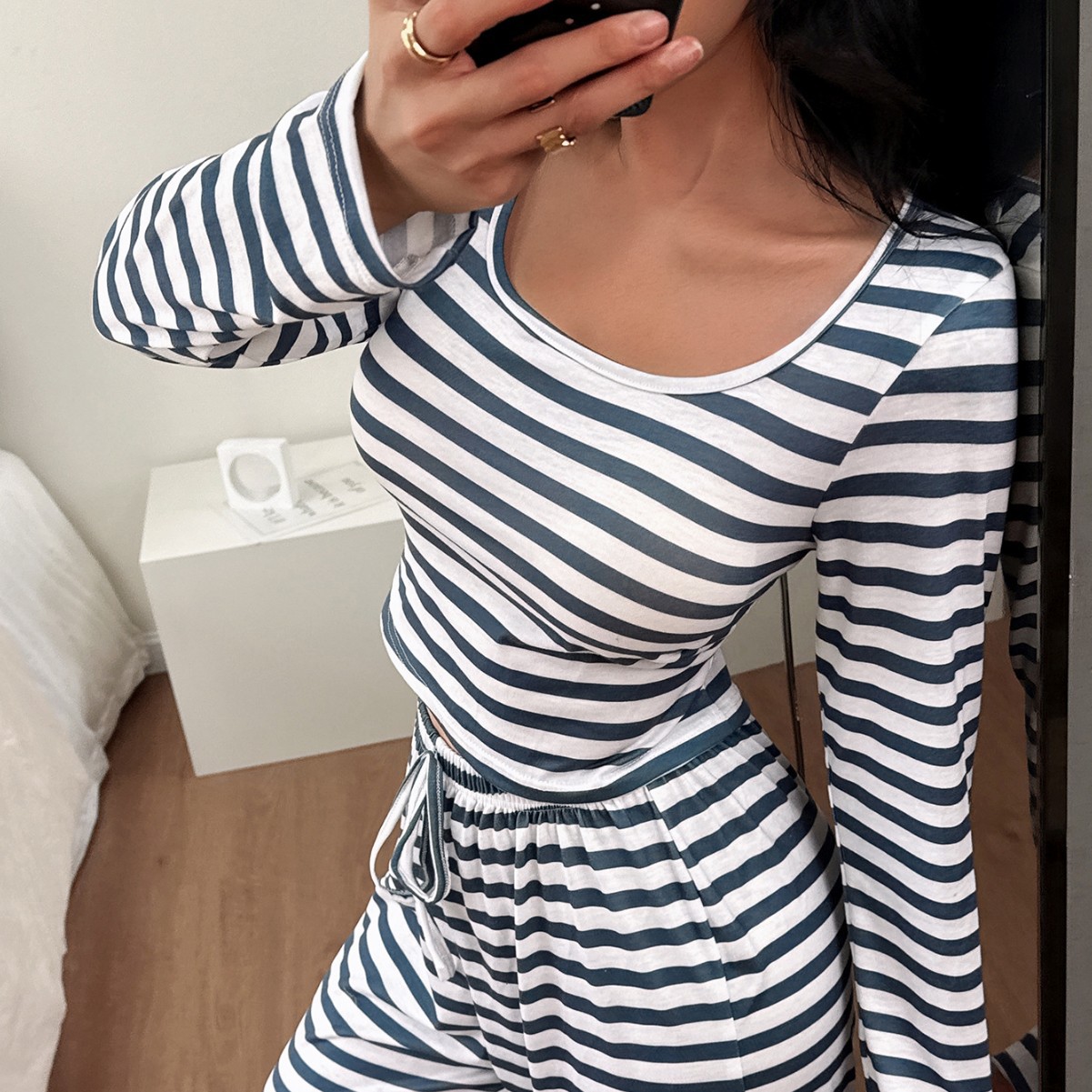 Amazon Europa y América transfronterizas damas de moda de cuello cuadrado rayas casuales delgadas pantalones de mangas largas pijamas set de ropa para el hogar
