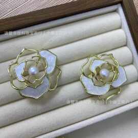 镂空花胸针女西装毛衣服装配饰金色别针合金高档胸花珍珠胸针