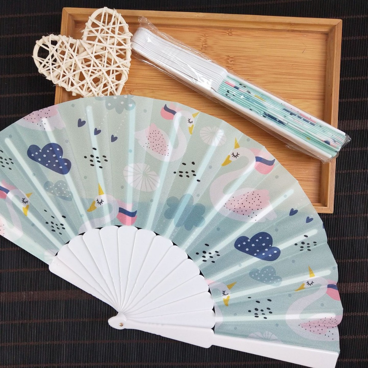 En stock creativo plástico hueso tela Oxford ventilador plegable 23cm plástico fresco ventilador plegable pequeño cisne