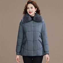 中老年皮衣羽绒服女2025冬季新款妈妈羊驼绒毛领绵羊皮衣外套加厚