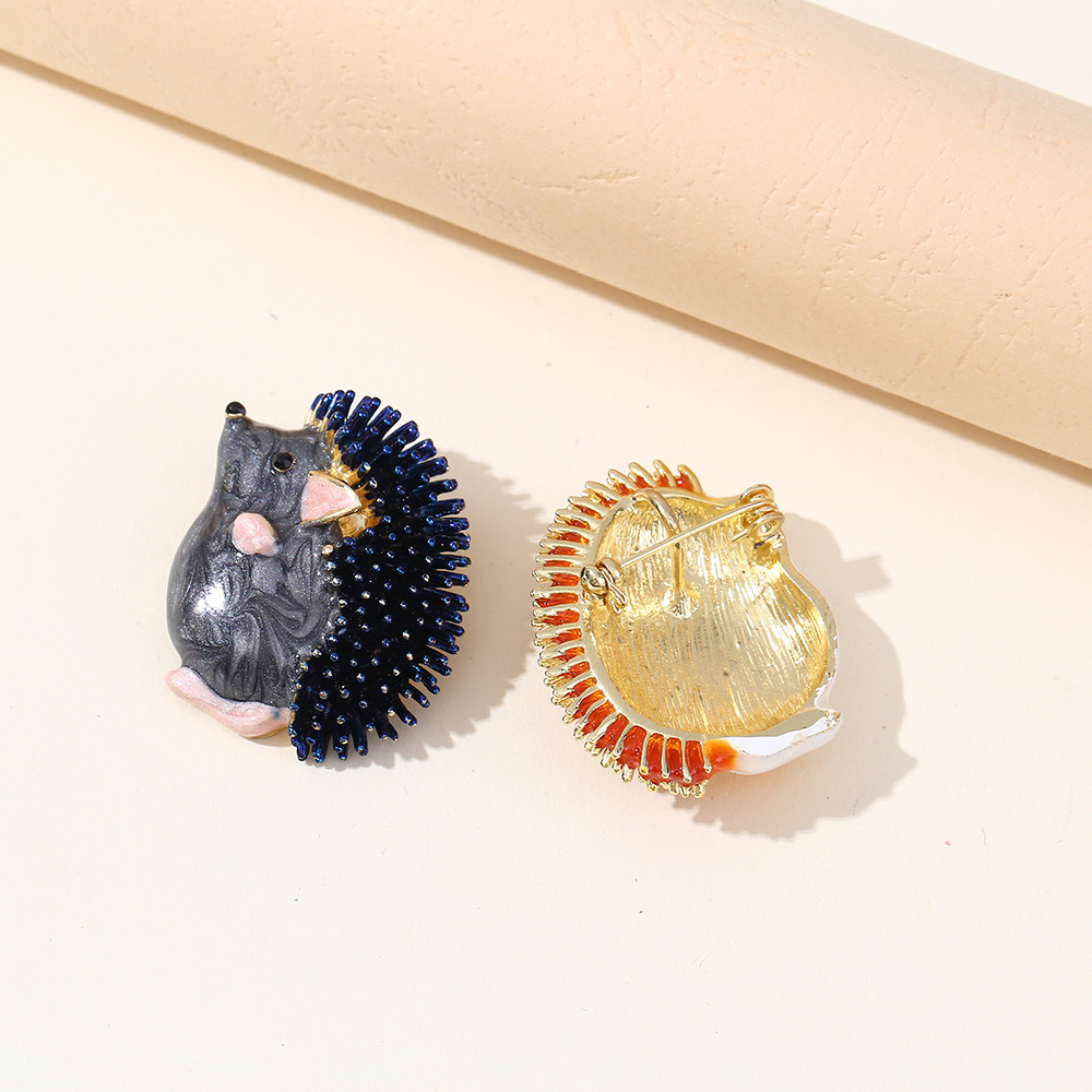 Cross-Border Cute Enamel Oil-Drip Hedgehog Brooch, Eco-Friendly Alloy, Fashionable Versatile Animal Anti-Exposure Brooch Wholesale