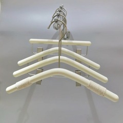 洋服店専用児童ミルク白プラスチックは米の白いハンガーを真似て太くして、痕跡のないズボンを支えてロゴを制定する