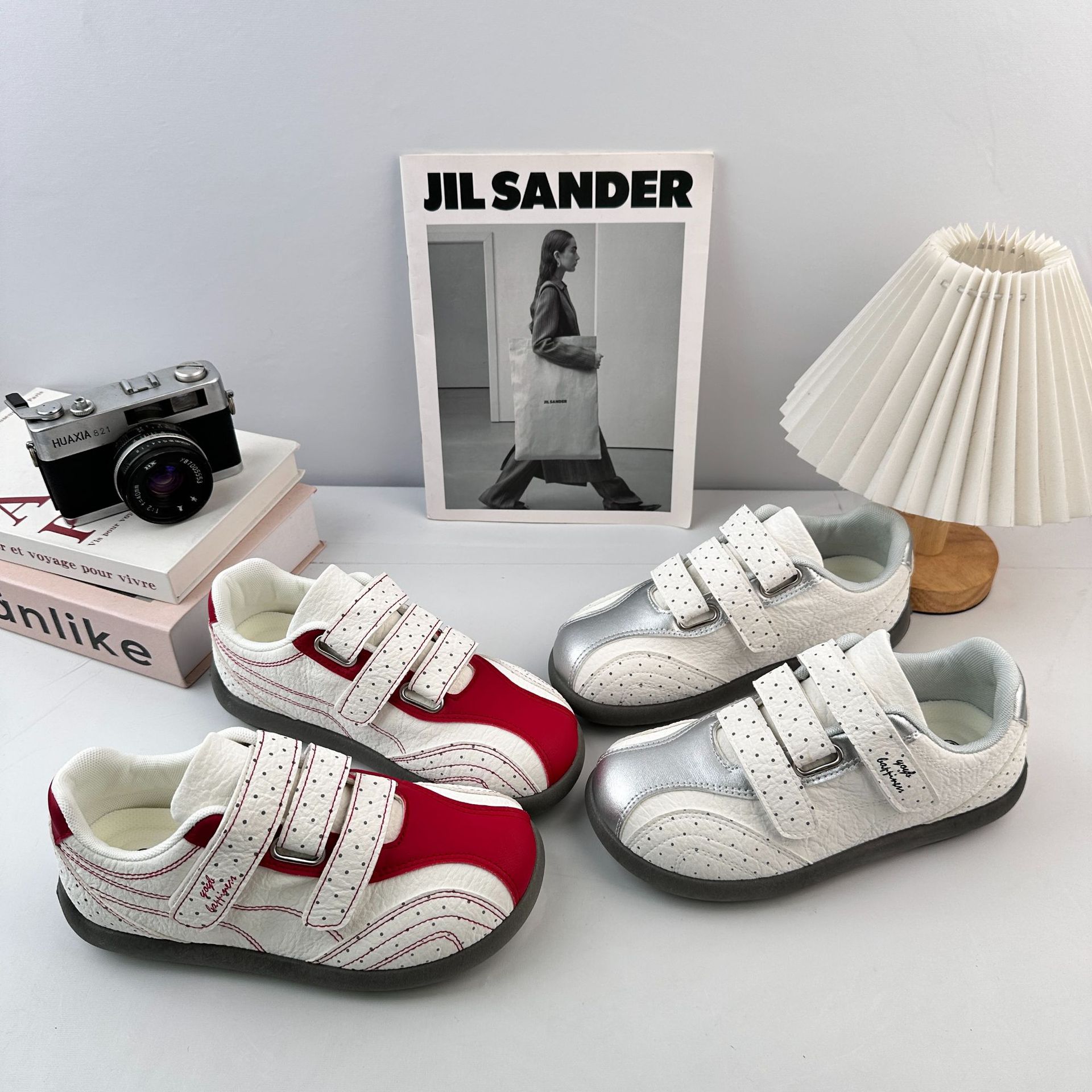 Zapatos de entrenamiento alemán de larga onda para niños y niñas 2025 nuevos zapatos de mujer zapatos de suela gruesa zapatos blancos pequeños zapatos deportivos