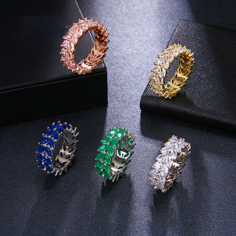 Multicoloured ring with stone with zircon