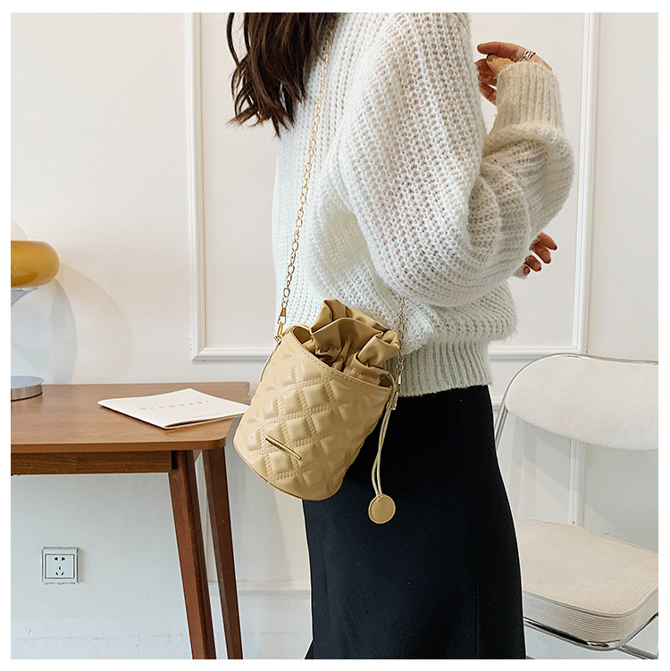 This Year's Popular Chain Bag For Women 2022 New Fashion Shoulder Trendy Crossbody Bag Mini Bucket Small Bag display picture 15