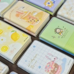 ノート小学生の文房具の肌感の小さいノートのミニのかわいいポケットの本の100k携帯のゴムのカバーの卸売り