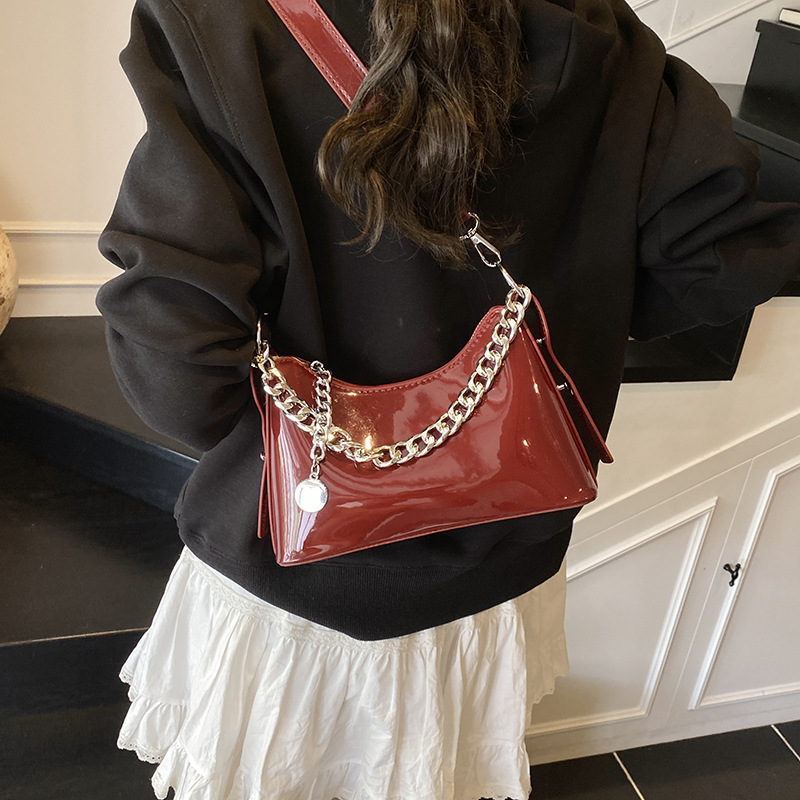 Bolso de alta calidad con textura 2025 verano nuevo bolso de cadena charol brillante bolso de hombro moda para mujer