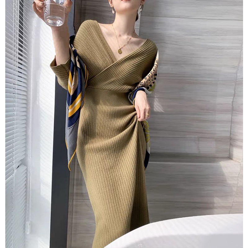 2022 Autumn new pattern French Light extravagance Ladies Self cultivation Knit dress Sense of design A small minority Show thin Waist Dress