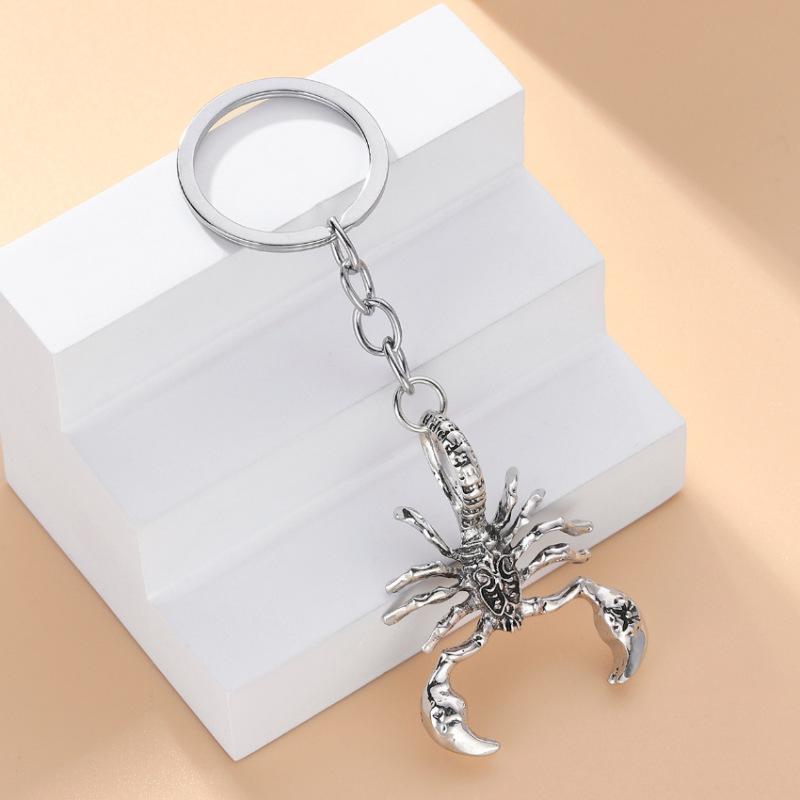 Cross-border Amazon Hot Sale Keychain Metal Scorpion Pattern Pendant Men's Key Car Decoration Pendant Wholesale
