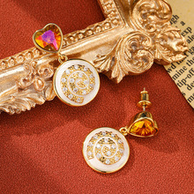 ���u�Ʒ�W���羳�p�ݬm�Ō�ʯ���ď͹Ŷ��h�߼���С��Ů����y�