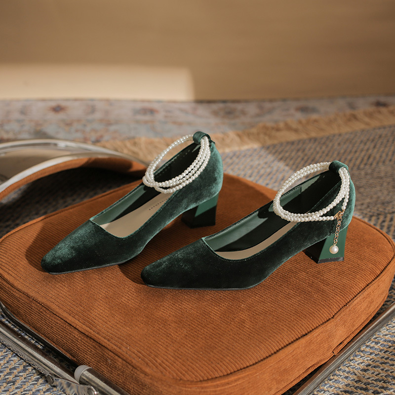 Eleganta mörkgröna pumps med pärlor för dam höst och vinter_voghion.com