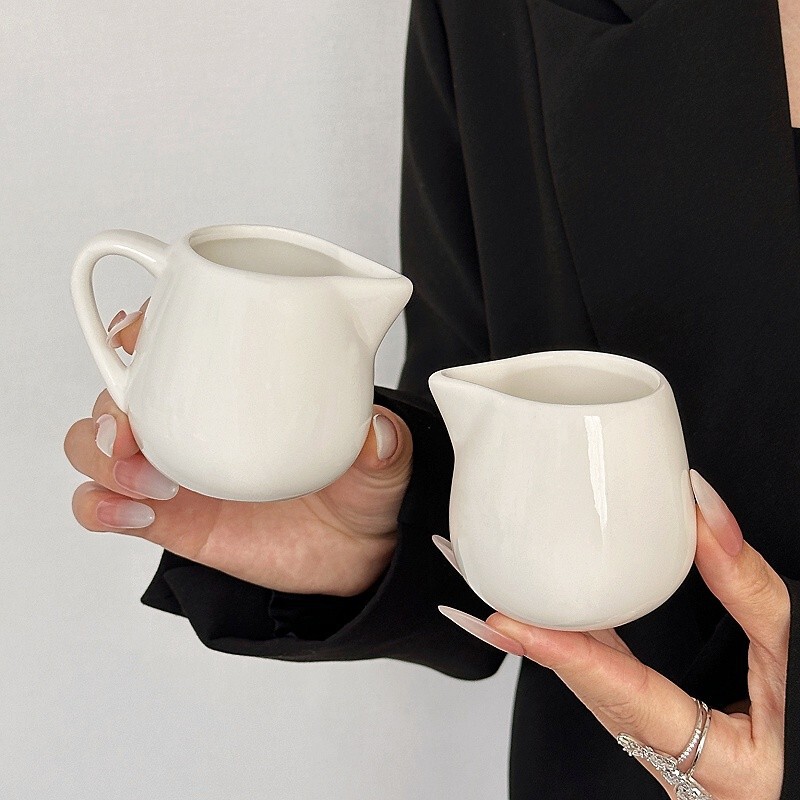 Pure White Ceramic Milk Cup, Espresso Small Milk Jug, Milk Cup, Sugar Cup, Milk Jug, Western Food Juice Bucket with Handle and Pointed Mouth Cup Pure White Ceramic Milk Cup, Espresso Small Milk Jug, Milk Cup, Sugar Cup, Milk Jug, Western Food Juice Bucket with Handle and Pointed Mouth Cup