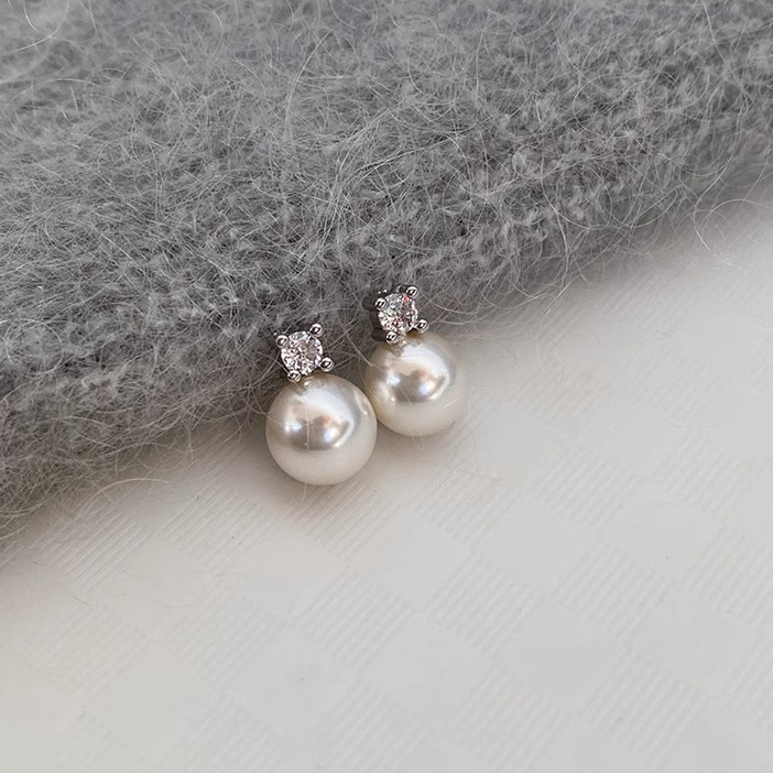 Princess white pearl stud earrings