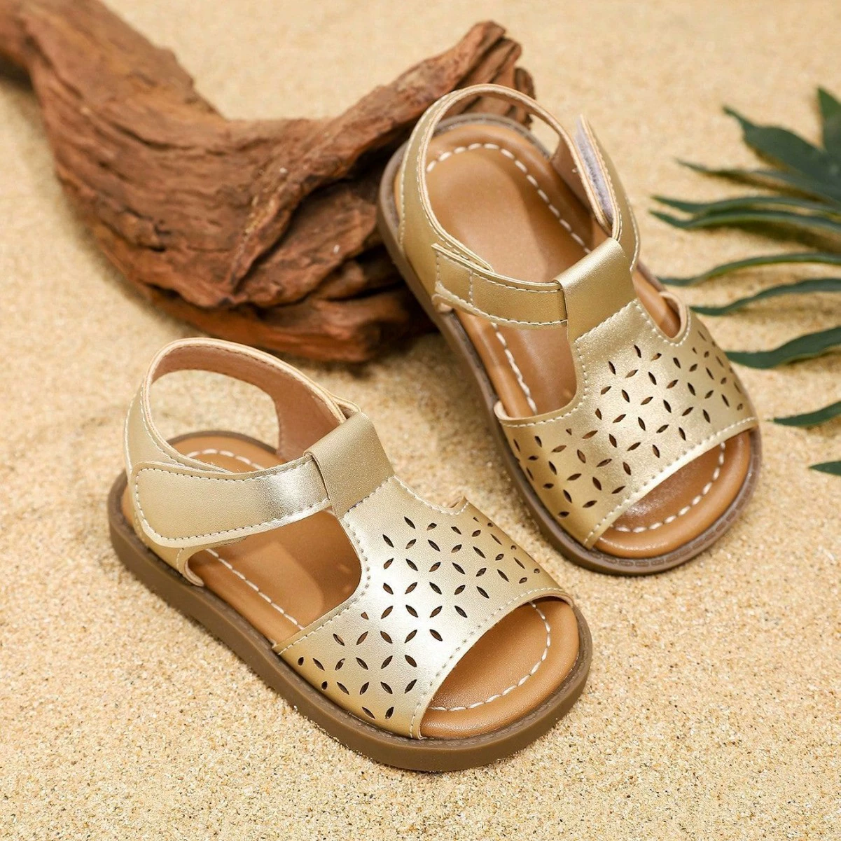 Трансграничная внешняя торговля Французская повседневная мягкая подошва темперамент полые римские сандалии иностранные девушки дикие плоские пляжные туфли